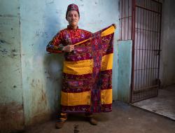 Young filipino shows his family landap, which he saved as he migrated