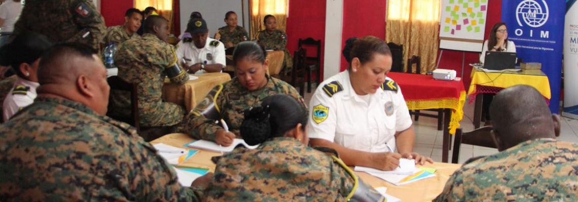 Personal de frontera se capacita sobre niñez migrante en Panamá