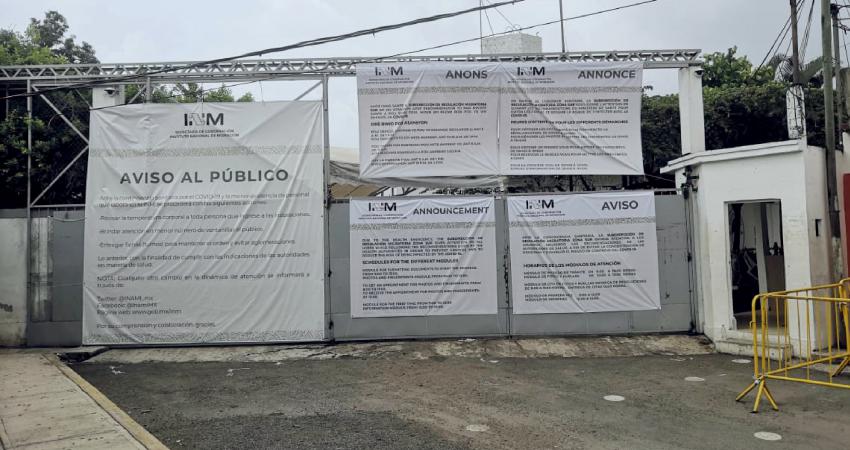 Tarps printed in Mexico to provide information at INM facilities.